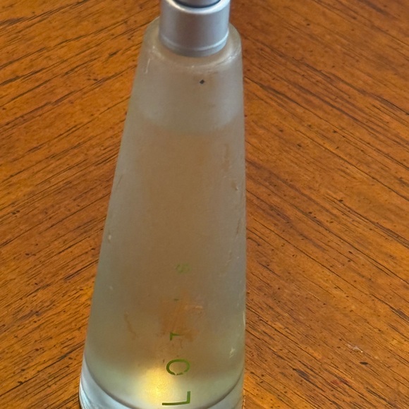 L'Eau d'Issey is a fragrance for women by Issey Miyake. No lid - Picture 4 of 12